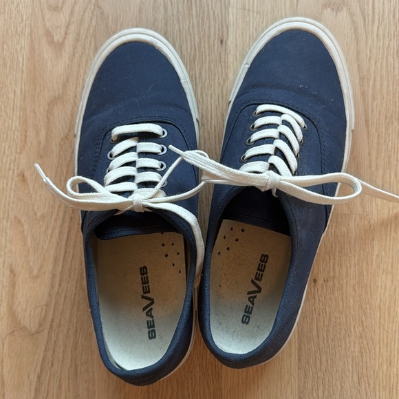 SeaVees Size 8.5 - Picture 3 of 3